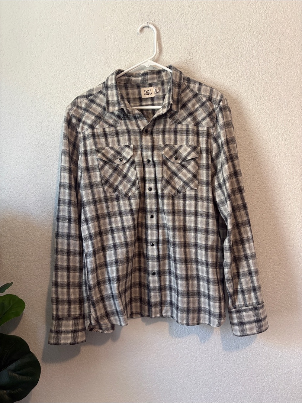 Men's Plaid Button-Down Shirt - Gray & black pearl snap Casual Flannel medium